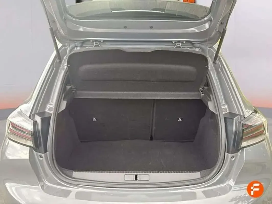 Usado Peugeot 208 Allure 101 CV (74 kW) 2025 Gris Utilitario