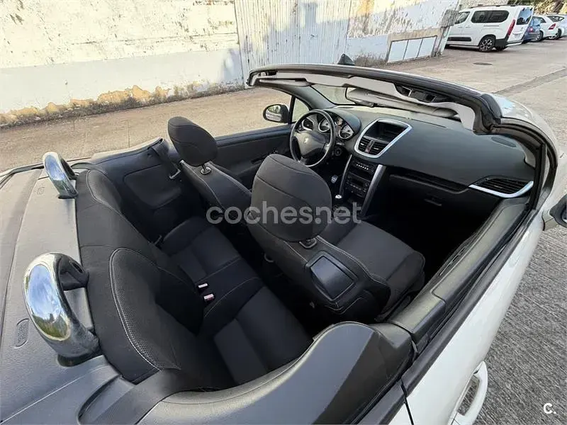 Usado Peugeot 207 CC Sport 110 CV (80 kW) 2008 Blanco Descapotable