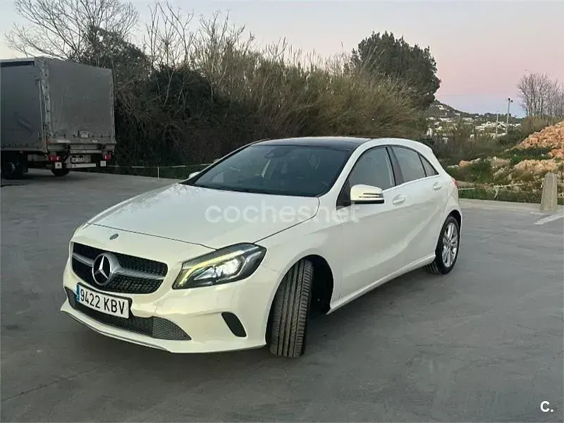 Usado Mercedes A200 Urban 136 CV (100 kW) 2017 Blanco Berlina