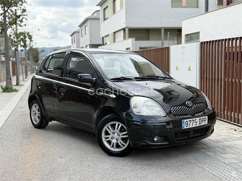 Usado Toyota Yaris 87 CV (63 kW) 2005 Negro Berlina