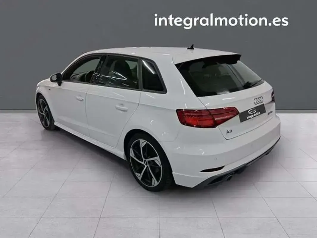 Usado Audi A3 Sportback Business 116 CV (85 kW) 2020 Blanco Utilitario