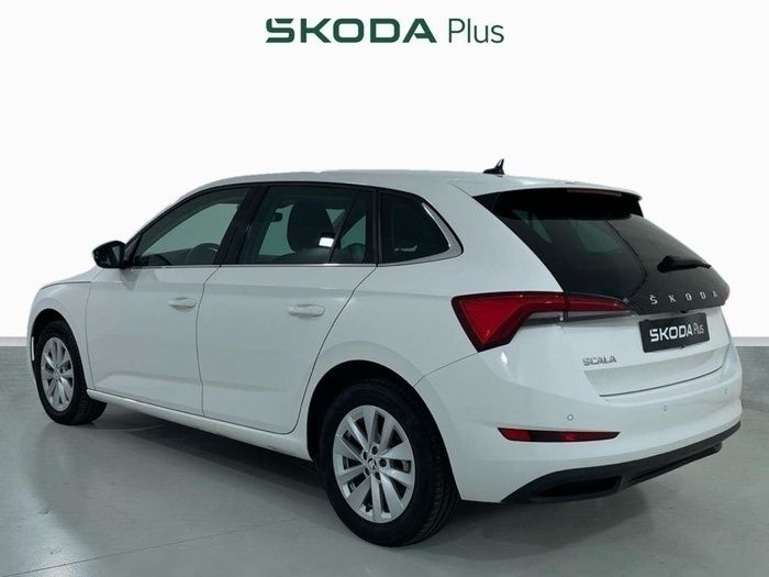 Blanco Usado 2024 Skoda Scala Utilitario | 18.050 € (Buen precio) - Imagen 1/4