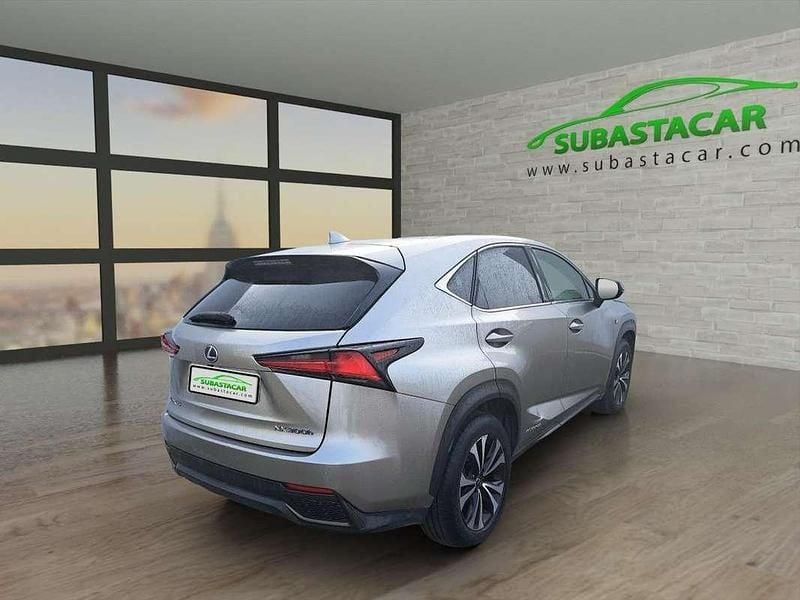 Usado Lexus NX300h Sport Line 197 CV (144 kW) 2021 Gris SUV