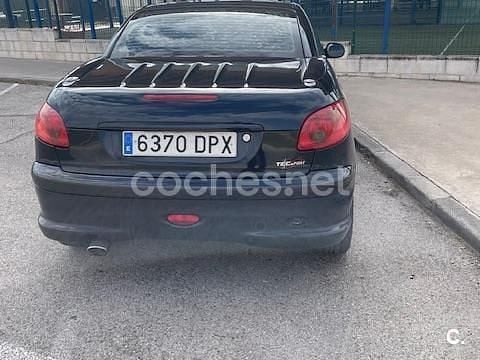 Usado Peugeot 206 CC 110 CV (80 kW) 2005 Negro Descapotable
