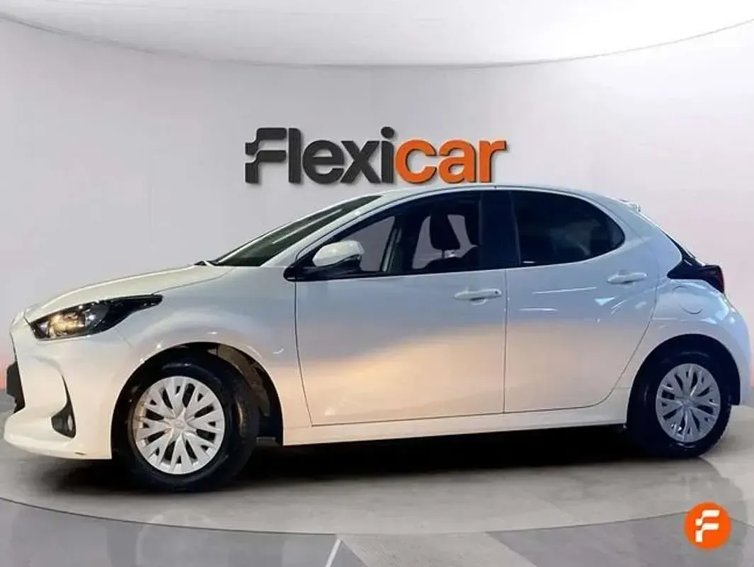 Usado Toyota Yaris Comfort 72 CV (52 kW) 2023 Blanco Utilitario