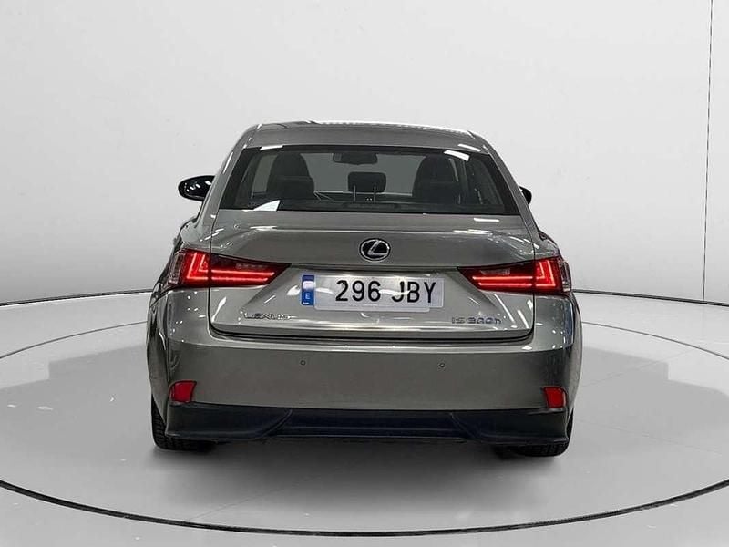 Usado Lexus IS300h 226 CV (166 kW) 2015 Gris Berlina