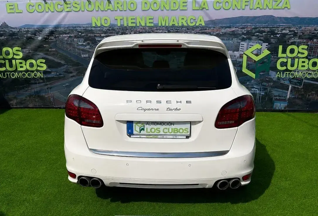 Usado Porsche Cayenne Turbo 500 CV (367 kW) 2011 Blanco SUV
