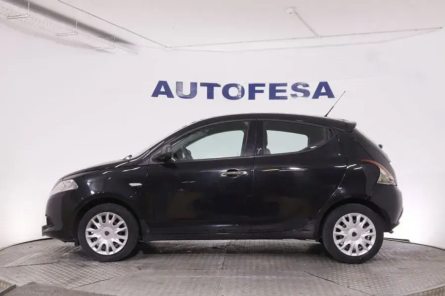 Usado Lancia Ypsilon 69 CV (50 kW) 2016 Negro Utilitario