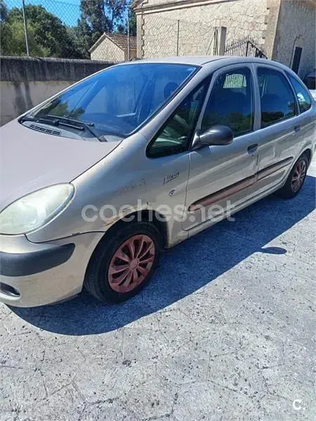 Usado Citroën Xsara Picasso 92 CV (67 kW) 2007 Beige Monovolumen
