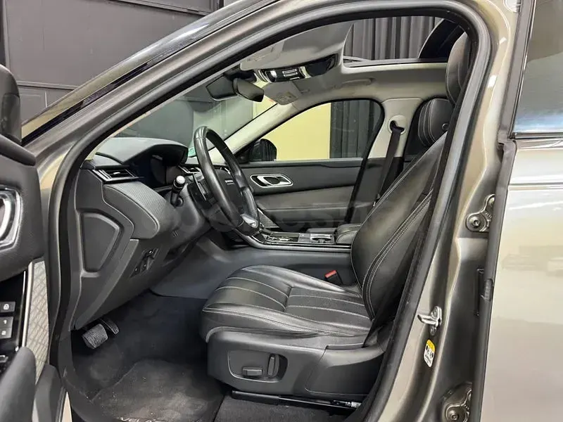 Usado Land Rover Range Rover Velar 180 CV (132 kW) 2019 Gris / plata SUV