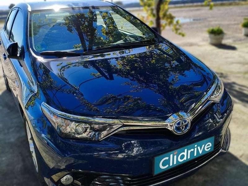 Usado Toyota Auris Hybrid Active 99 CV (72 kW) 2017 Azul Familiar