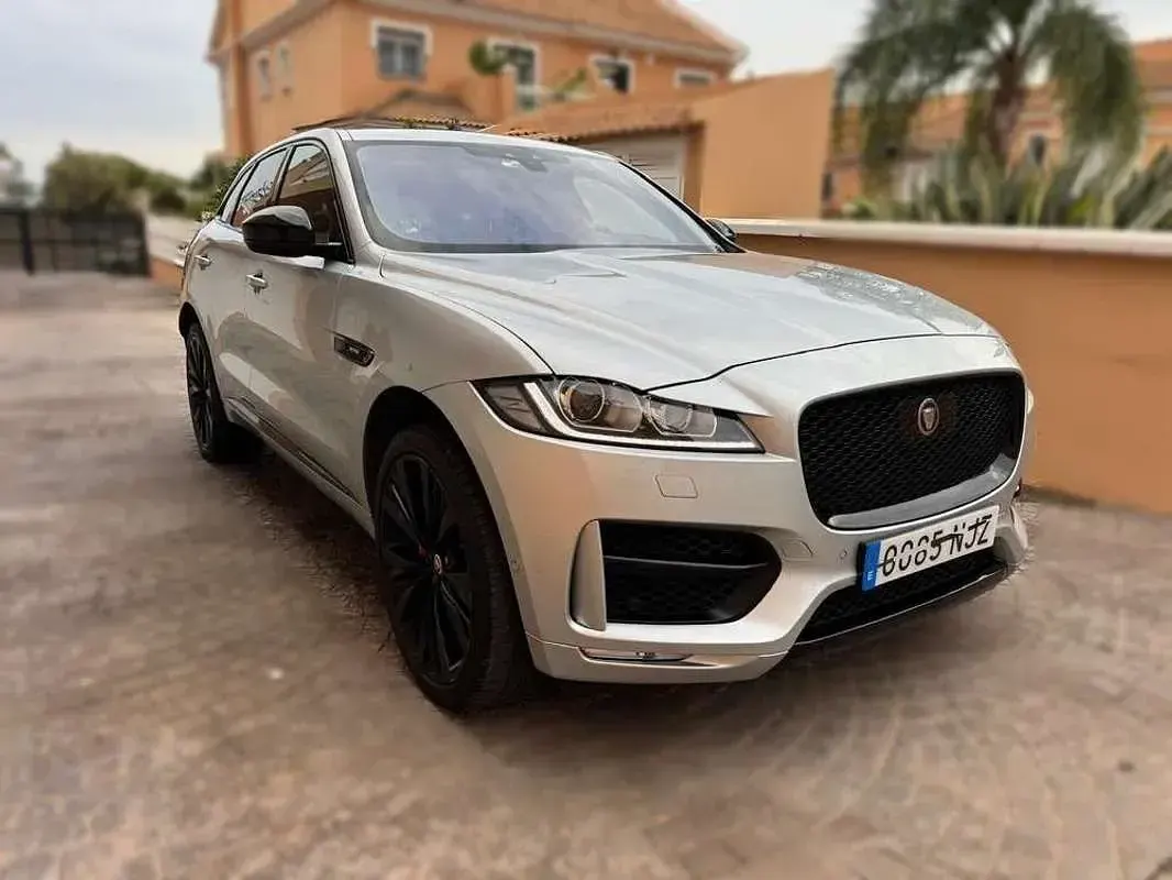 Usado Jaguar F-Pace R-Sport 300 CV (220 kW) 2017 Gris SUV