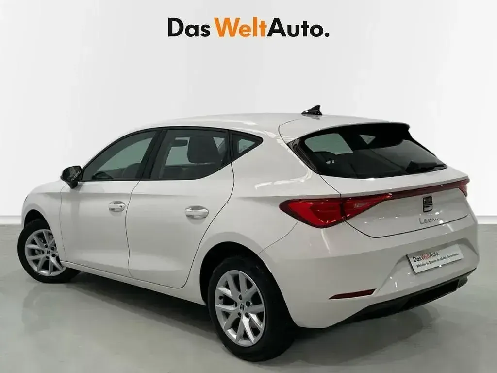 Usado Seat Leon Style 110 CV (80 kW) 2022 Blanco Berlina