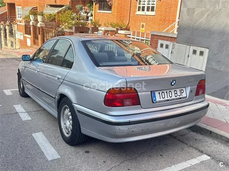 Usado BMW 523 170 CV (125 kW) 1997 Gris / plata Berlina