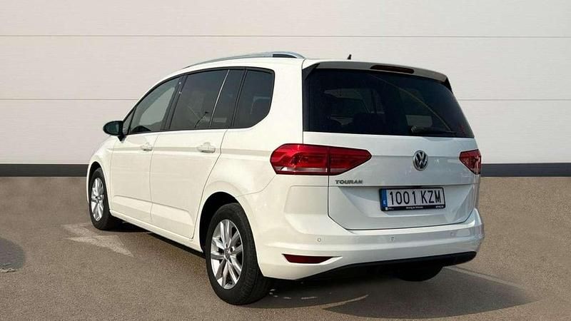Usado VW Touran Advance 116 CV (85 kW) 2019 Blanco Monovolumen
