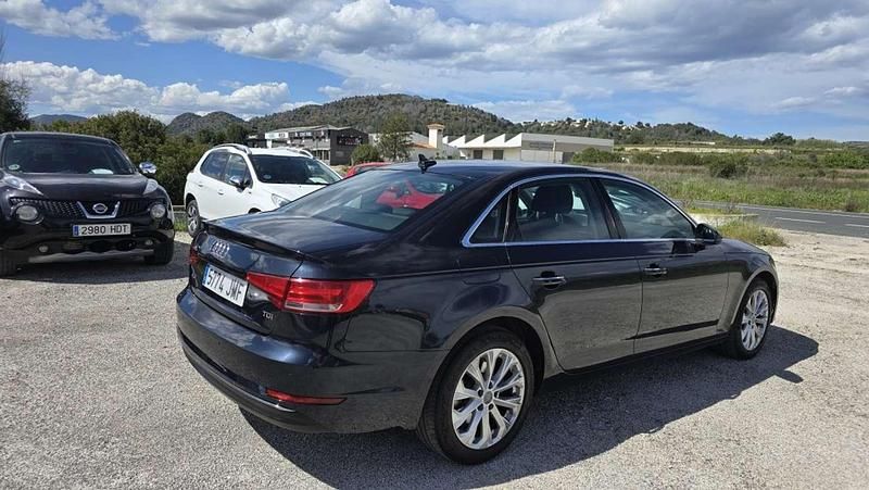 Usado Audi A4 Design 150 CV (110 kW) 2016 Azul Berlina