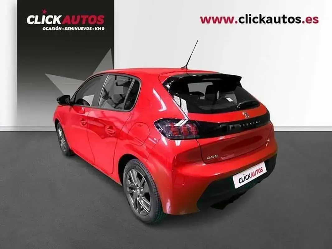 Usado Peugeot 208 Active 102 CV (75 kW) 2021 Rojo Utilitario