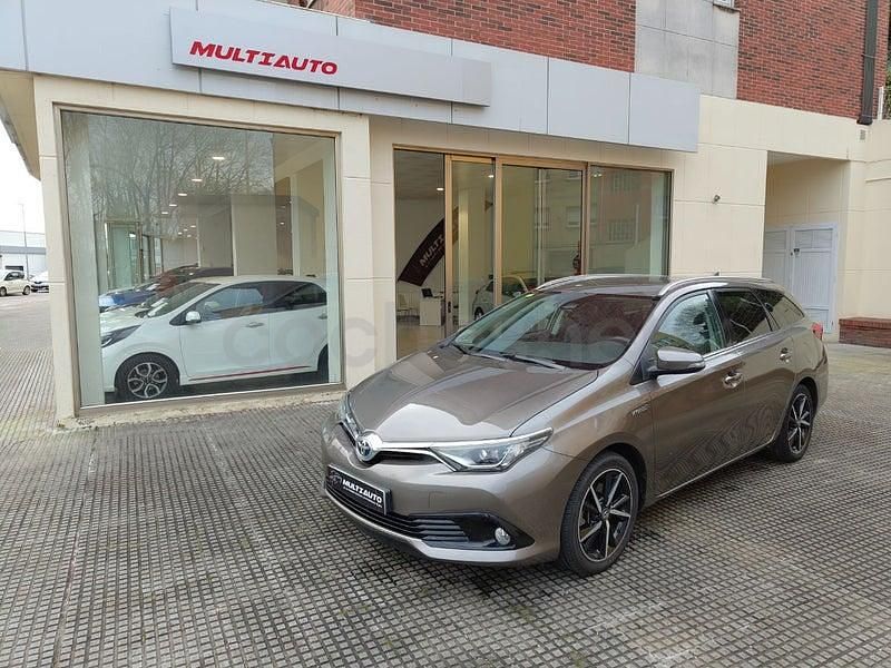 Usado Toyota Auris Hybrid 136 CV (100 kW) 2017 Marrón Familiar