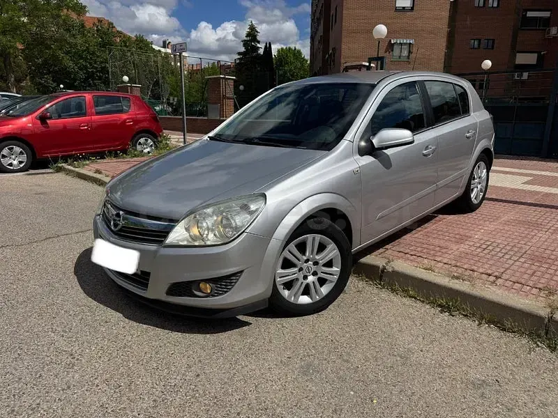 Begagnad Opel Astra Sport 115 HK (84 kW) 2010 Grå Sedan