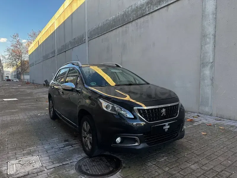 Używany Peugeot 2008 Allure 110 KM (80 kW) 2018 Czarny SUV