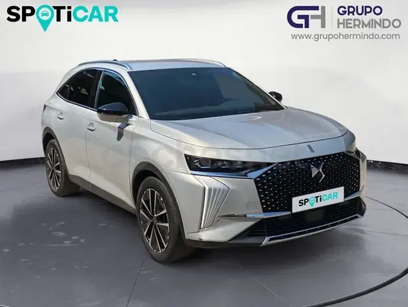 Usado DS Automobiles DS7 Crossback Rivoli 225 CV (165 kW) 2023 Gris / plata SUV