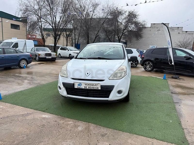 Usado Renault Clio II Business 75 CV (55 kW) 2011 Blanco Berlina