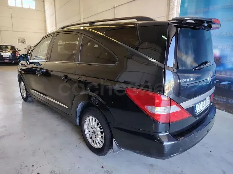 Usado SsangYong Rodius 165 CV (121 kW) 2005 Negro Monovolumen