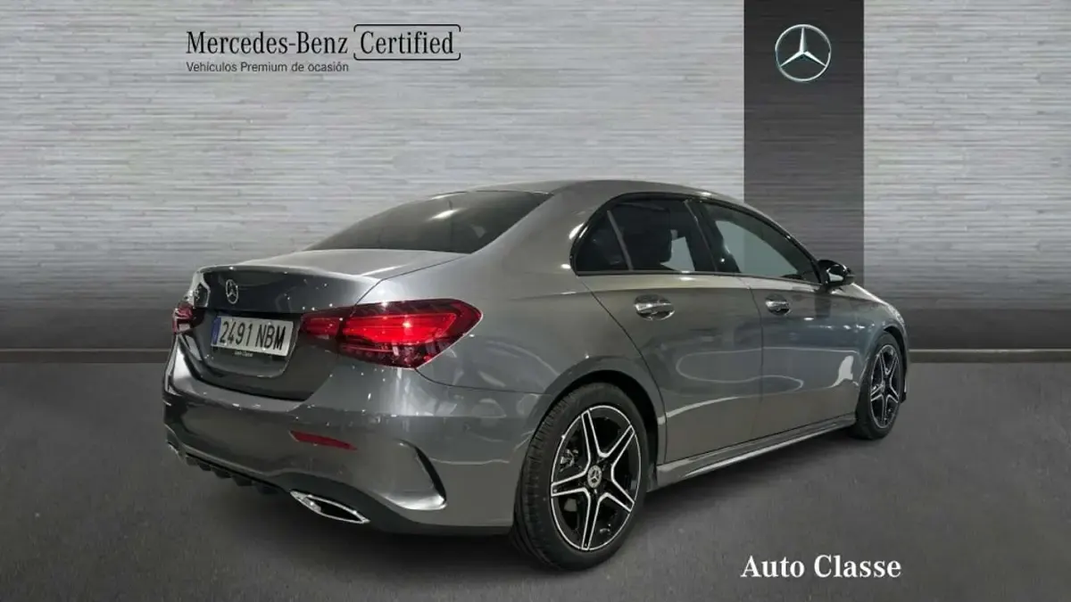 Usado Mercedes A180 136 CV (100 kW) 2025 Gris Berlina