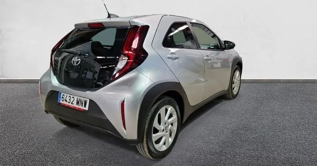 Usado Toyota Aygo X Play 72 CV (52 kW) 2024 SUV
