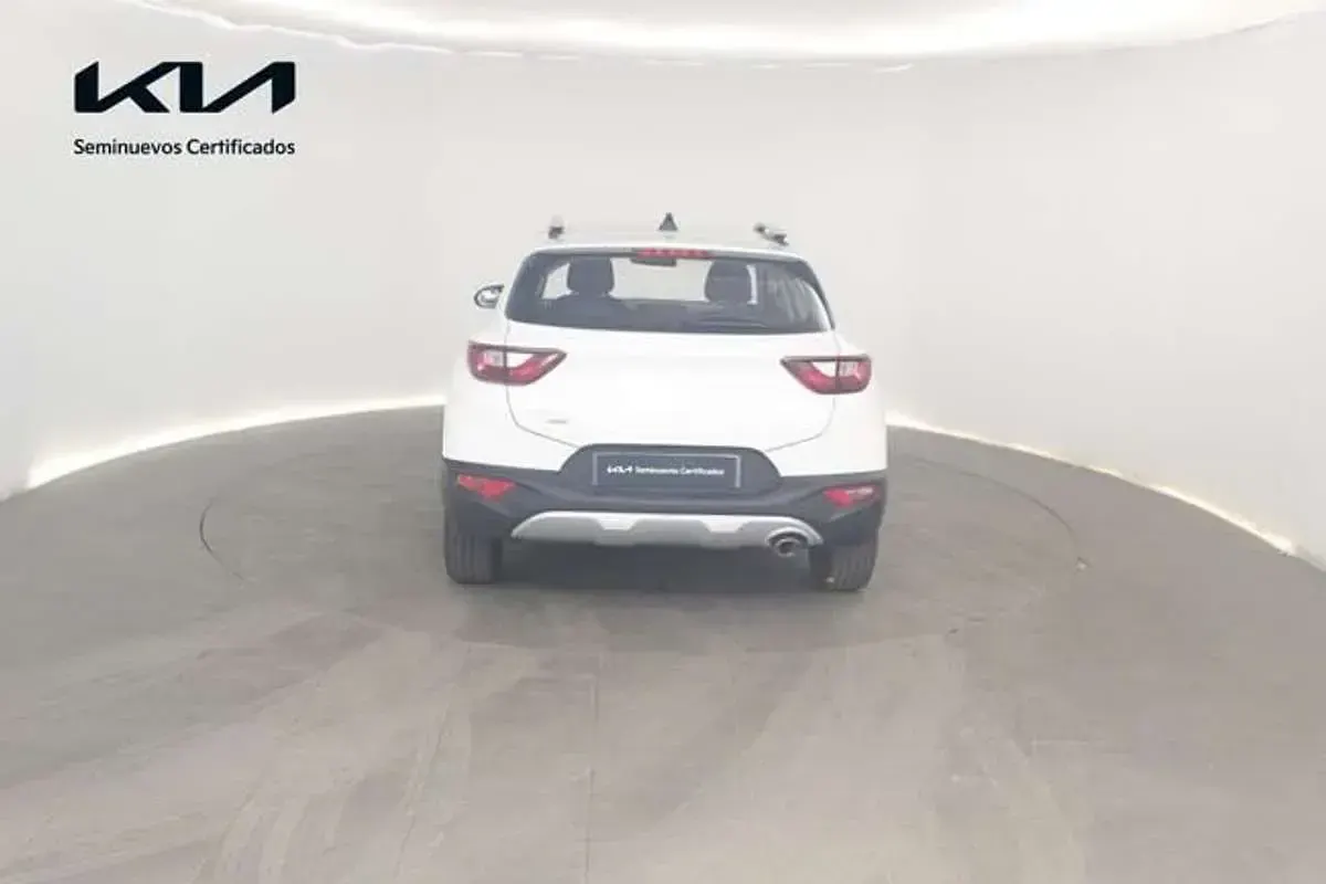 Usado Kia Stonic 101 CV (74 kW) 2025 Blanco SUV