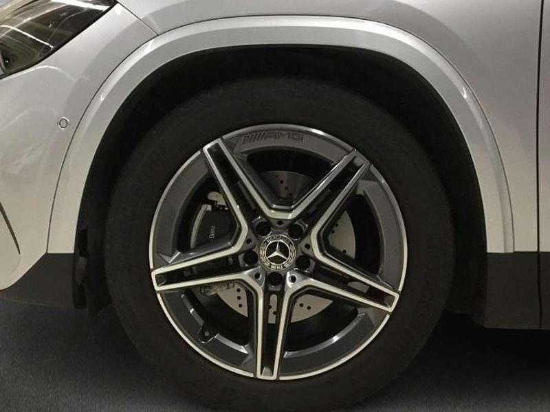 Usado Mercedes GLA200 163 CV (119 kW) 2025 Plata hightech SUV