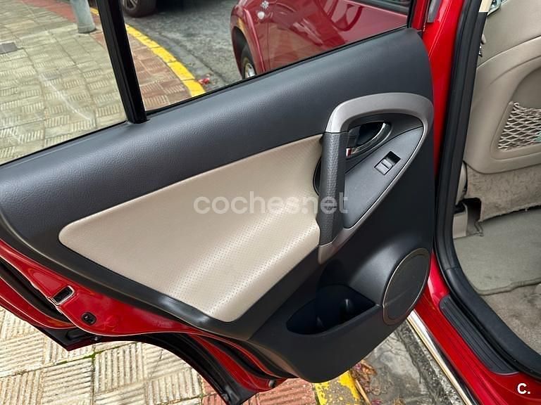 Usado Toyota RAV4 Premium 177 CV (130 kW) 2007 Rojo SUV