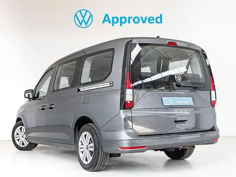 Usado VW Caddy Maxi 116 CV (85 kW) 2025 Gris / plata Monovolumen