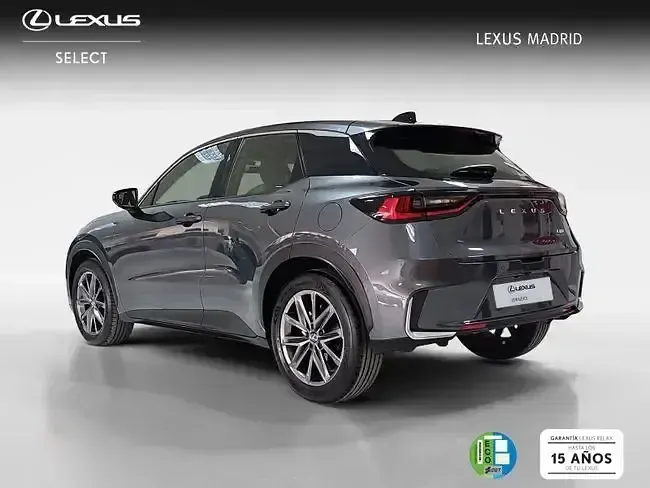 Usado Lexus LBX 136 CV (100 kW) 2025 Gris SUV