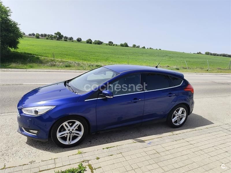 Begagnad Ford Focus Titanium 125 HK (91 kW) 2016 Blå Sedan