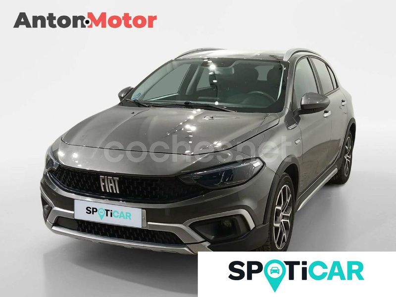 Gris Usado 2022 Fiat Tipo Cross Berlina | 18.900 € (Un poco caro) - Imagen 1/4