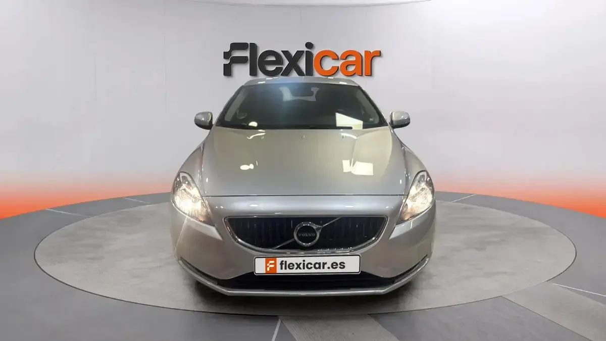 Usado Volvo V40 Momentum 120 CV (88 kW) 2017 Gris Berlina