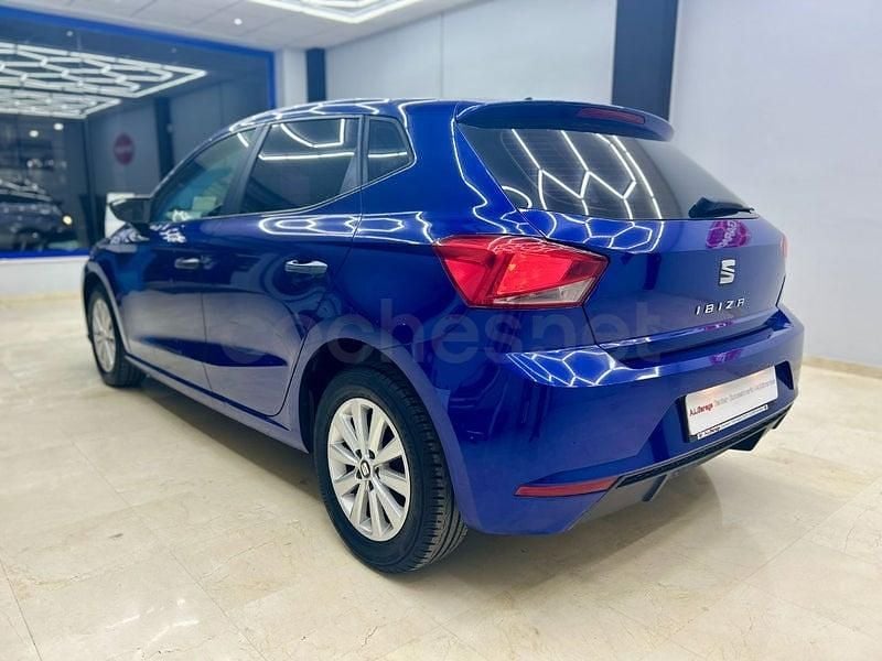 Usado Seat Ibiza Reference 95 CV (69 kW) 2018 Azul Berlina
