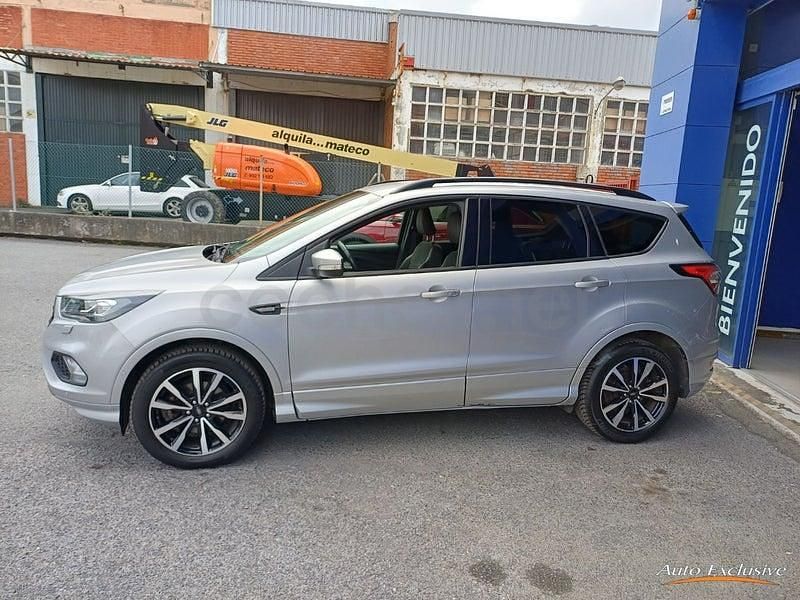 Usado Ford Kuga ST-Line 150 CV (110 kW) 2018 Gris / plata SUV
