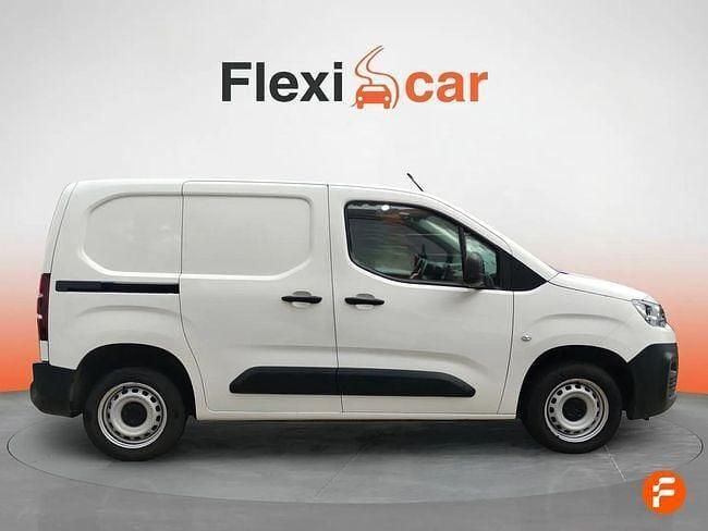 Usado Citroën Berlingo Feel 102 CV (75 kW) 2020 Blanco Monovolumen