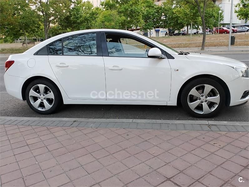 Usado Chevrolet Cruze LS 113 CV (83 kW) 2010 Blanco Berlina