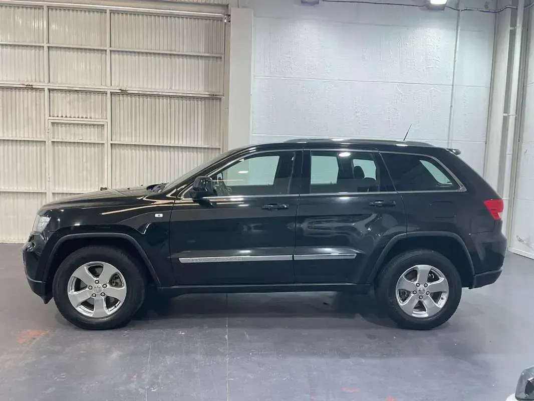 Usado Jeep Grand Cherokee Laredo 190 CV (139 kW) 2013 Gris SUV