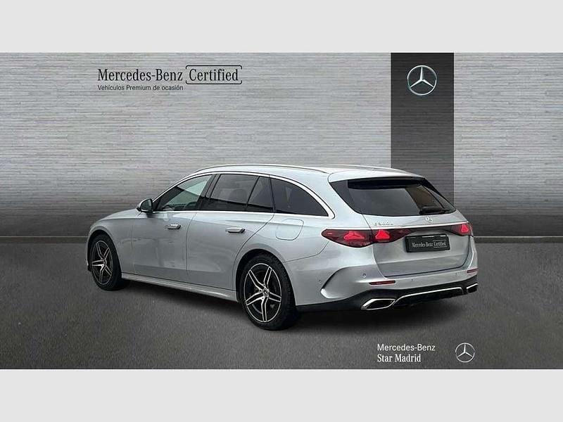 Usado Mercedes E300 313 CV (230 kW) 2025 Plateado Familiar