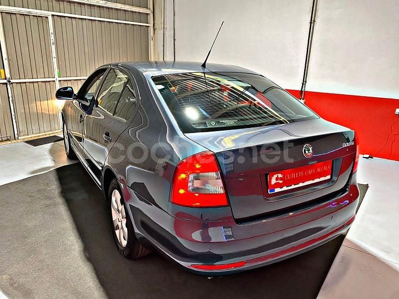 Usado Skoda Octavia 105 CV (77 kW) 2010 Azul Berlina