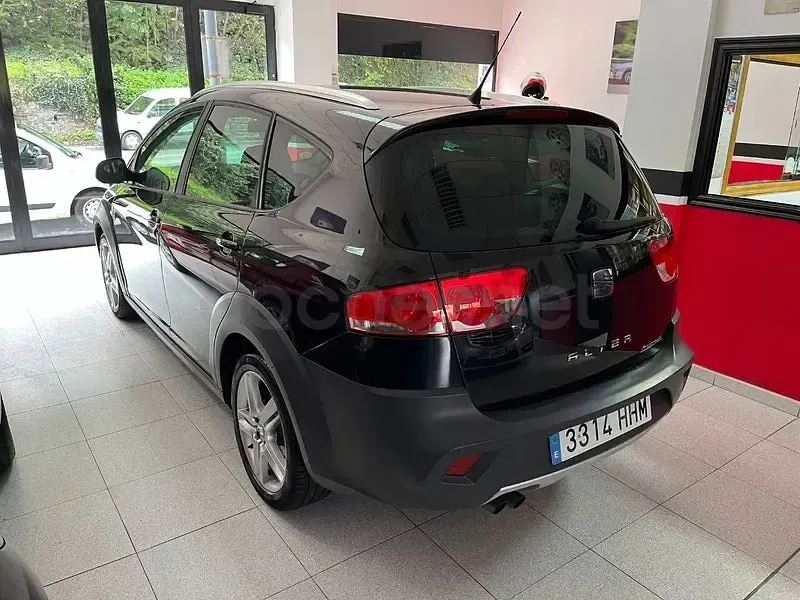 Usado Seat Altea 105 CV (77 kW) 2012 Negro Monovolumen