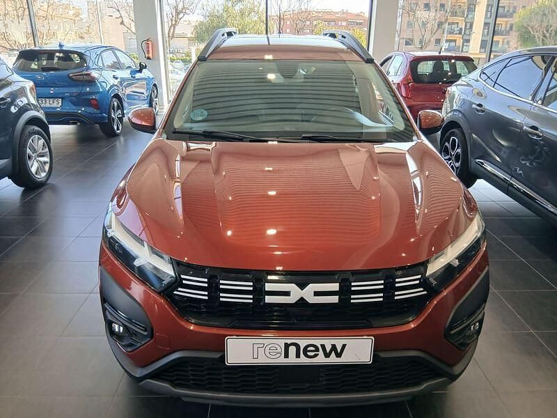 Używany Dacia Jogger Expression 110 KM (80 kW) 2024 Czerwony Minivan