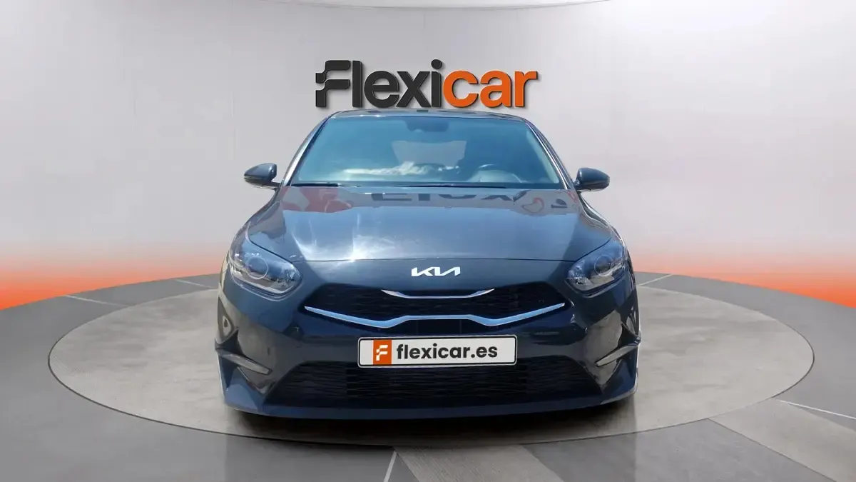 Usado Kia Ceed 136 CV (100 kW) 2023 Azul Utilitario