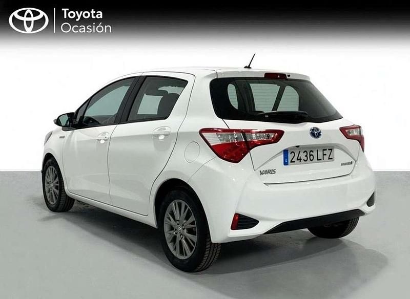 Usado Toyota Yaris Hybrid Active 99 CV (72 kW) 2020 Blanco Utilitario