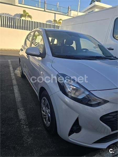 Usado Hyundai i10 67 CV (49 kW) 2025 Gris / plata Utilitario