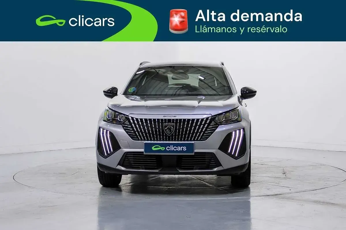 Usado Peugeot 2008 Allure 136 CV (100 kW) 2025 Plateado SUV